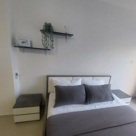 Modern Studio Apartment Armonia Court Paralimni Zewnętrze zdjęcie