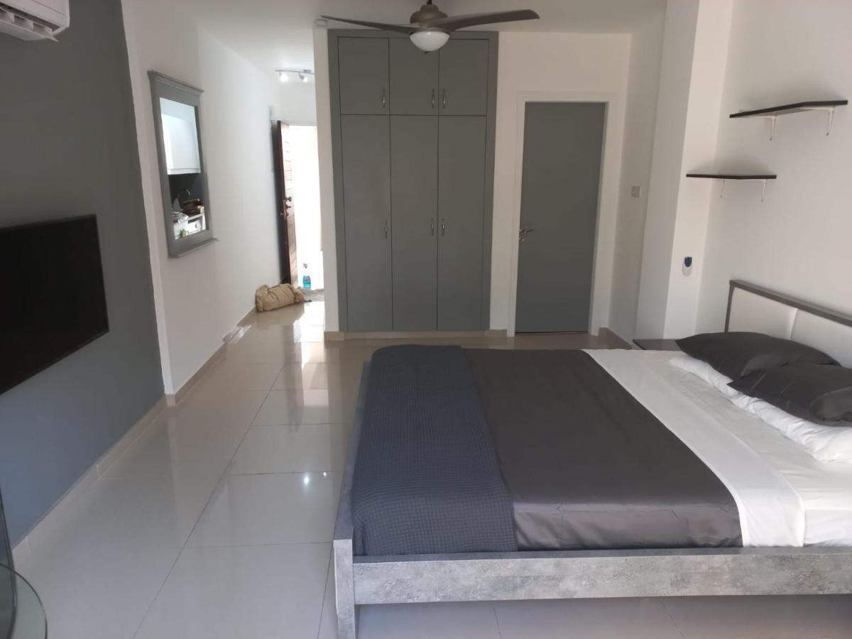 Modern Studio Apartment Armonia Court Paralimni Zewnętrze zdjęcie
