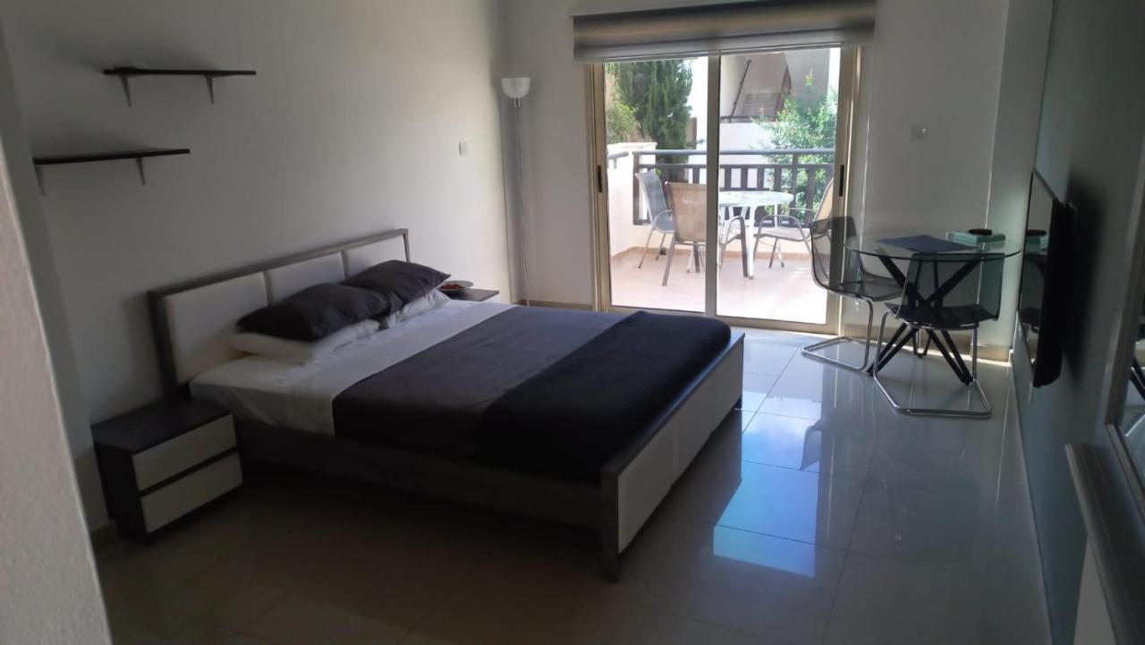 Modern Studio Apartment Armonia Court Paralimni Zewnętrze zdjęcie
