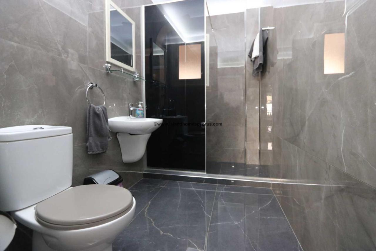 Modern Studio Apartment Armonia Court Paralimni Zewnętrze zdjęcie